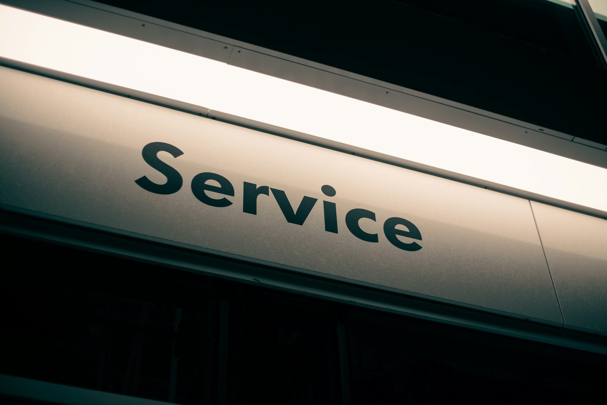 a sign saying 'service'